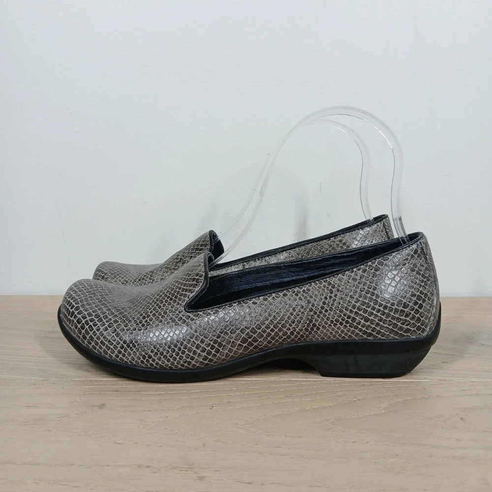 Dansko Loafers Womens 36 Grey Leather Snakeskin Embossed Low Wedge Slip On Shoes